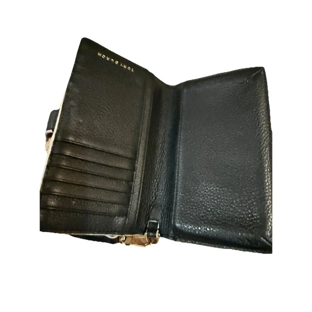 Tory Burch Fret-T wallet Wrislet on a Black & White Lace Cut Out Zip Around